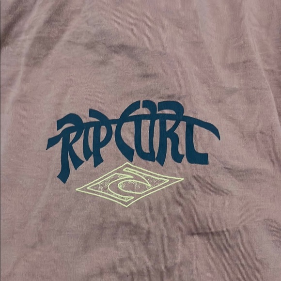 Rip Curl Pink Short Sleeve Tee Casual Comfort it’s salmon color - Picture 4 of 5